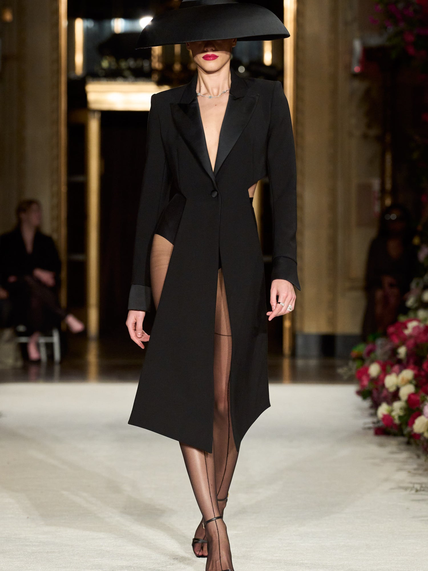 Exaggerated Lapel Cropped Blazer