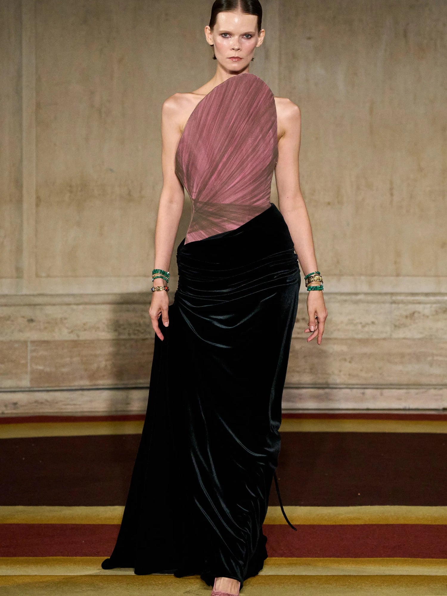 Rounded Asymmetric Structured Corset